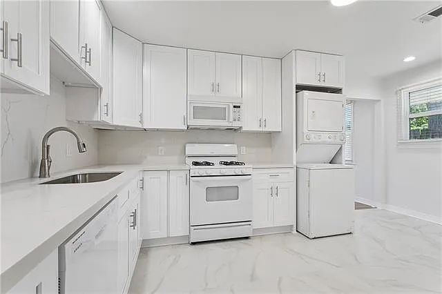 212 Claiborne Ct — Photo 7