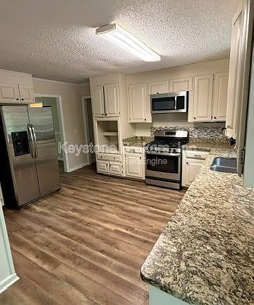 2nd image of 3050 Scott Rd