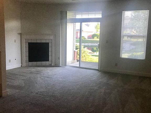 3rd image of 2490 Edgewater Dr APT 2