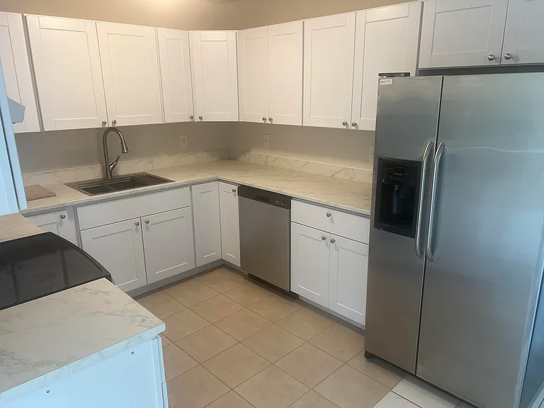 2410 SW 44th Ave — Photo 6