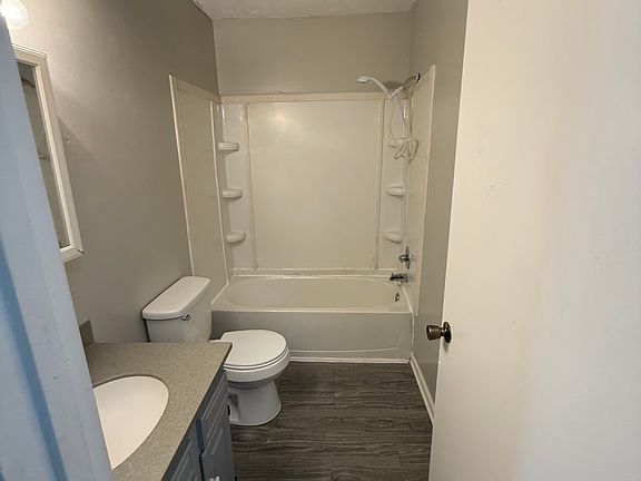 5th image of 108 Stratton Ave #16