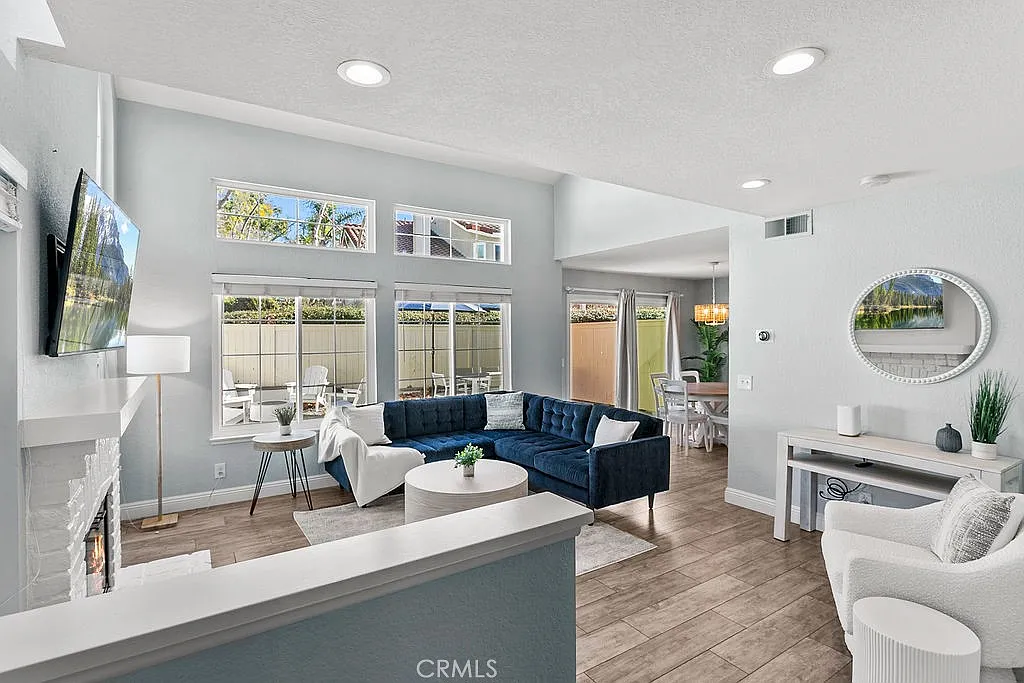 3 bed, 2.5 bath, 1415 sqft, $5,500 — Photo 2