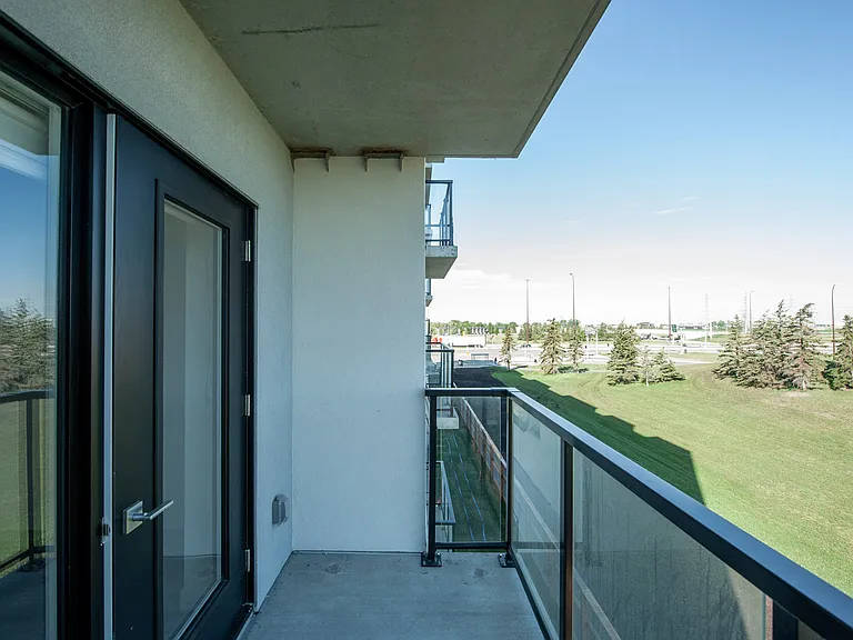 30 University Cres — Photo 57