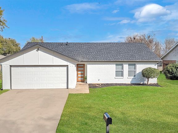 3rd image of 6221 Maple Springs Dr