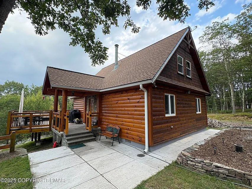 3 bed, 1250 sqft, $2,295 — Photo 1