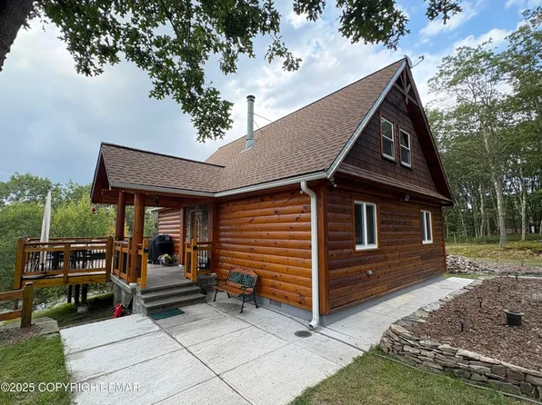 1458 N Rocky Mountain Dr, Effort, PA 18330