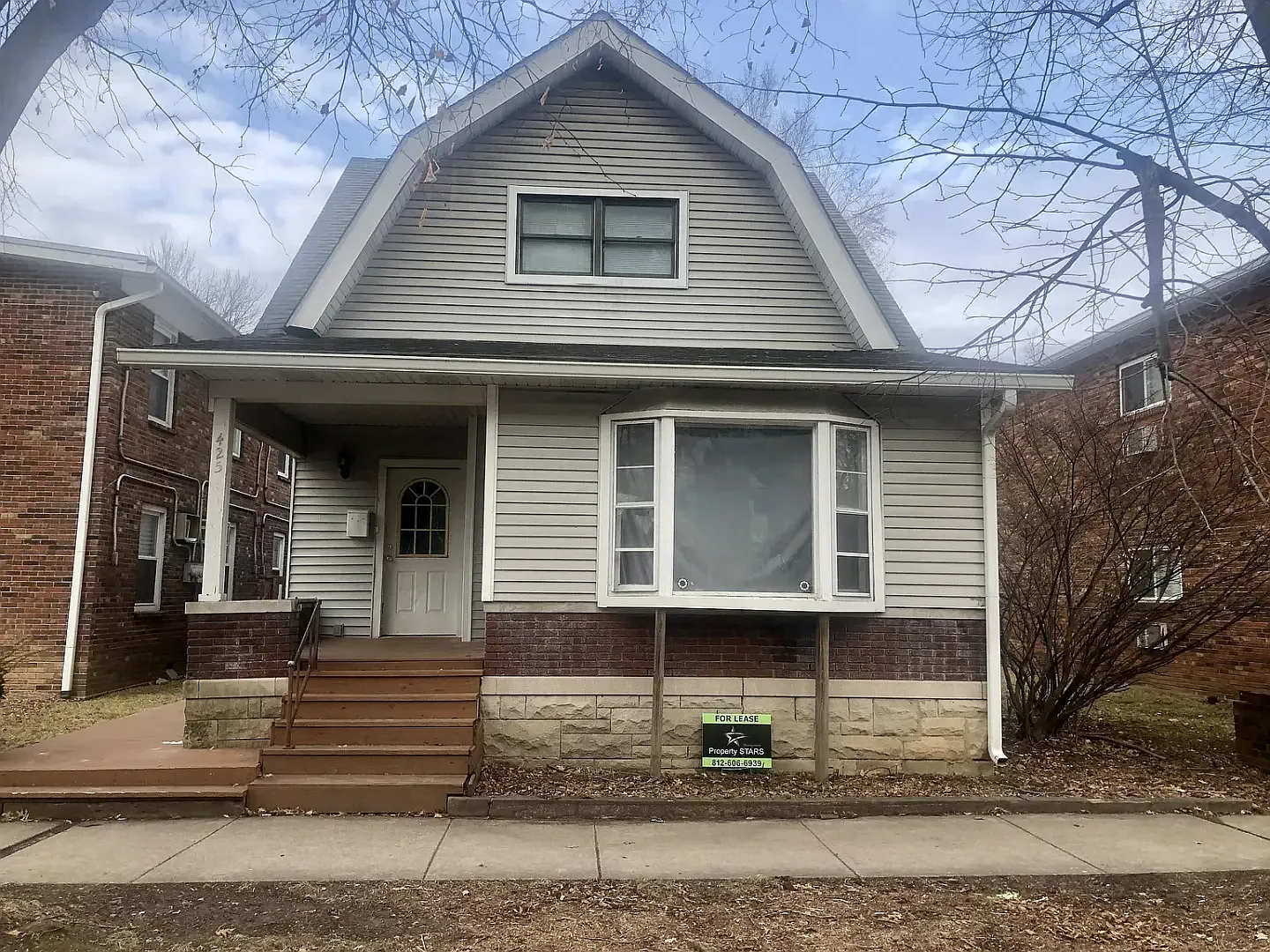 Great location in the heart of Bloomington! 5 Bedrooms — Photo 1