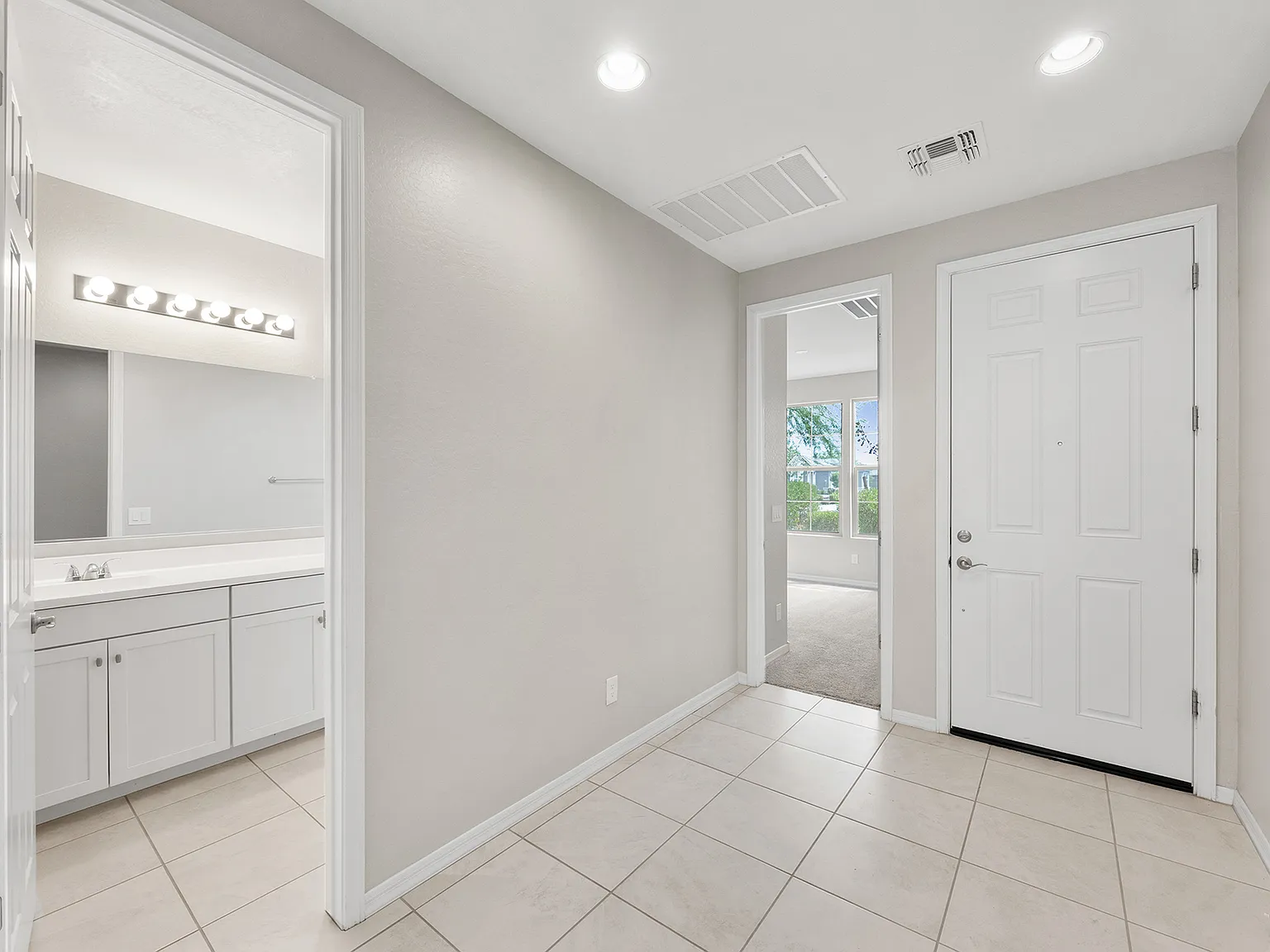 3 bed, 1879 sqft, $2,200 — Photo 3
