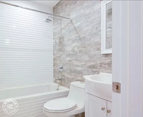 Rented by Greenrock Management | media 25