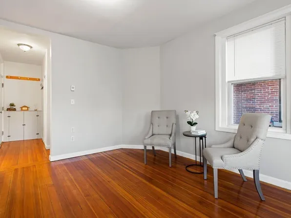 20 Huss Ct APT 203, Lynn, MA 01905