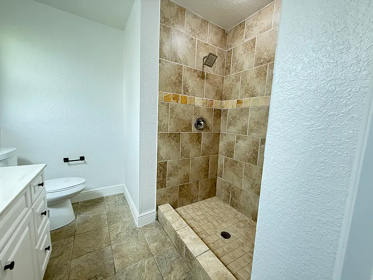 2712 SW 2nd Ave — Photo 3