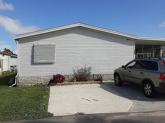 2nd image of 588 Clover Ln