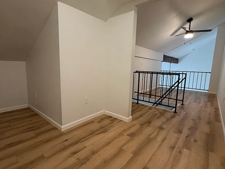 11525 N Meridian Ave #216 — Photo 10