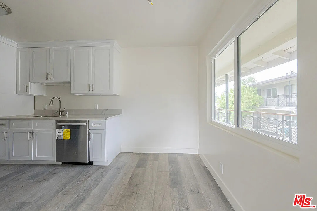 2 bed, 1.0 bath, 9588 sqft, $2,450 — Photo 4