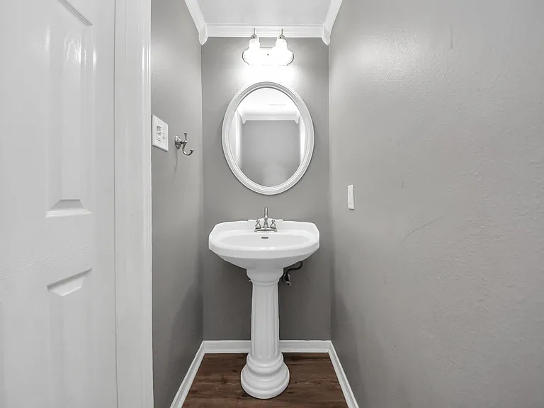 23003 Governorshire Dr — Photo 17