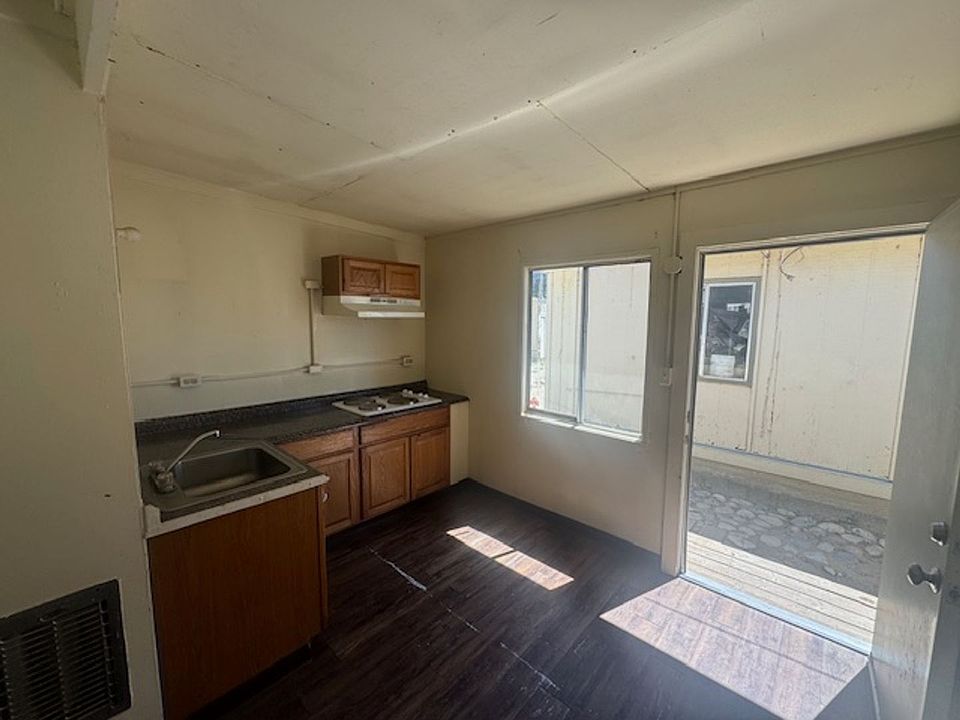 1st image of 450 Jayne St #2