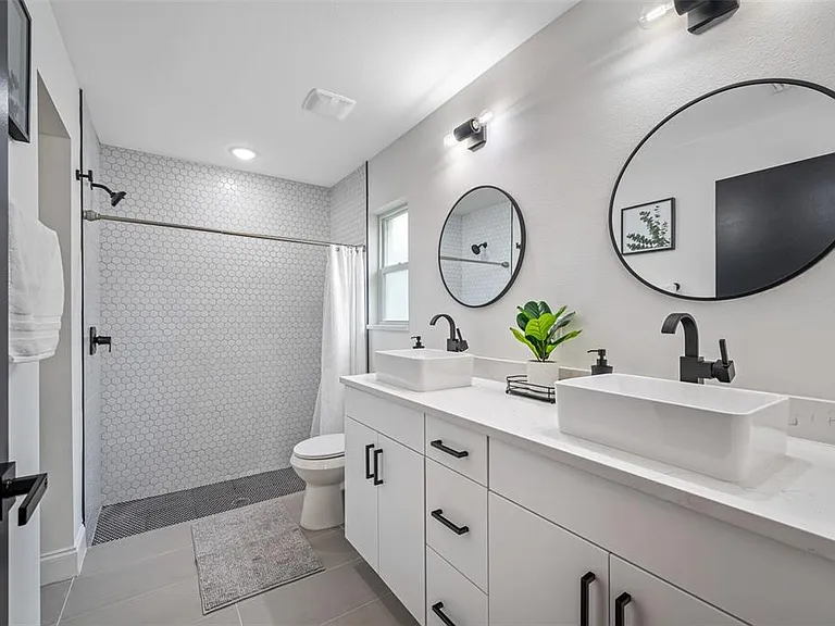 3717 E Clifton St — Photo 30