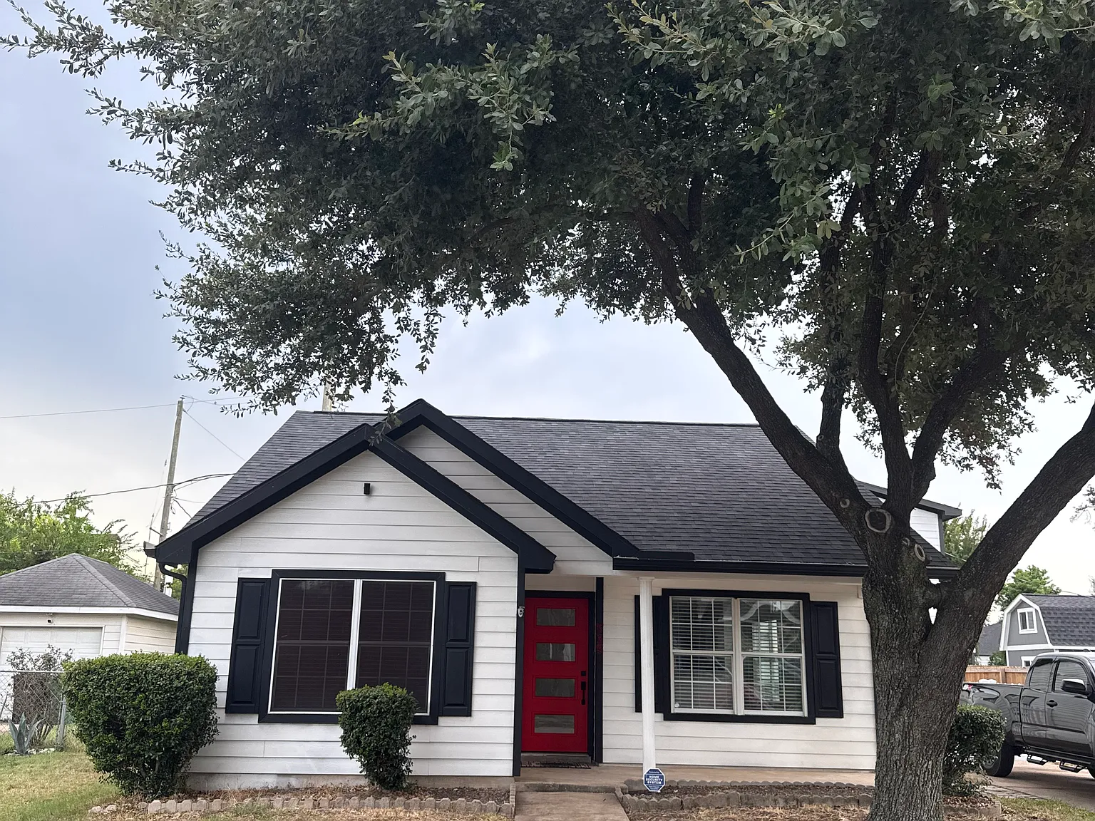 3 bed, 1.5 bath, 1027 sqft, $1,500 — Photo 2