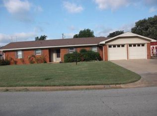 103 Arlington Rd, Chickasha, OK 73018