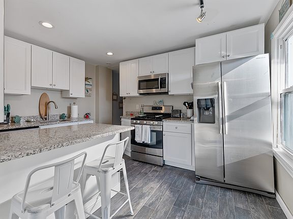 5th image of 144 E Bennett Ave #4