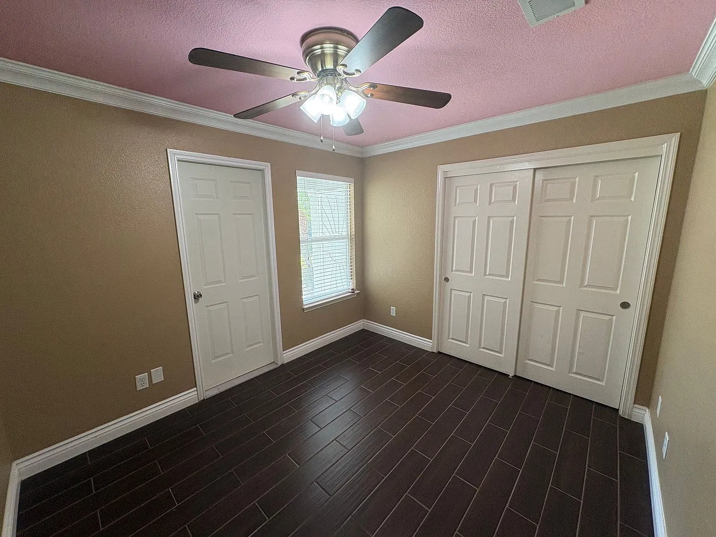 NW Visalia Home Near Shopping Center Rent Ready! — Photo 4