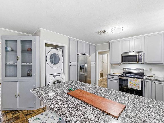 5th image of 108 York Dr