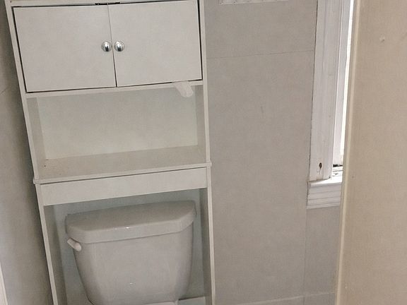 2nd image of 132 Jefferson Ave #2