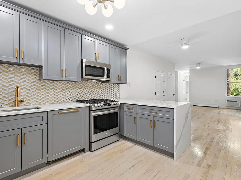 1120 Hudson St #4 — Photo 10