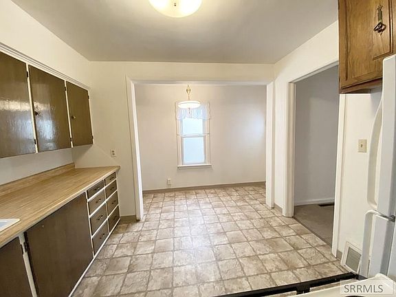 5th image of 454 W 18th St