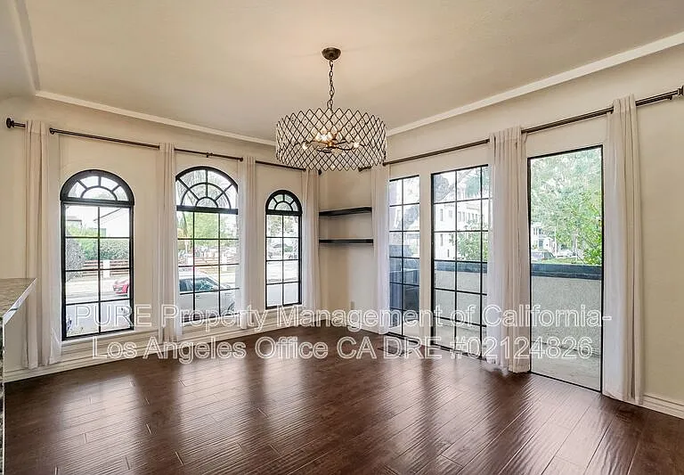 5049 Pickford St — Photo 5