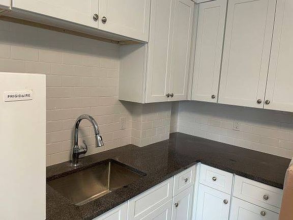 3rd image of 417 Forest Ave APT 2
