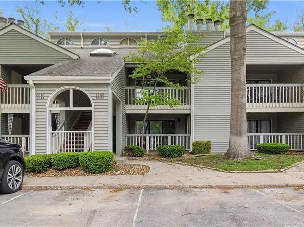 8810 W 106th Ter, Overland Park, KS 66212