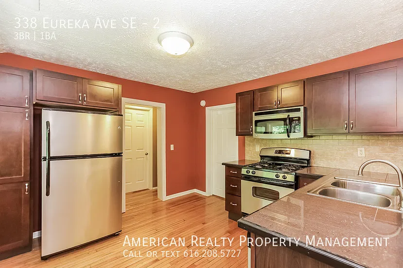 3 bed, 939 sqft, $2,000 — Photo 4