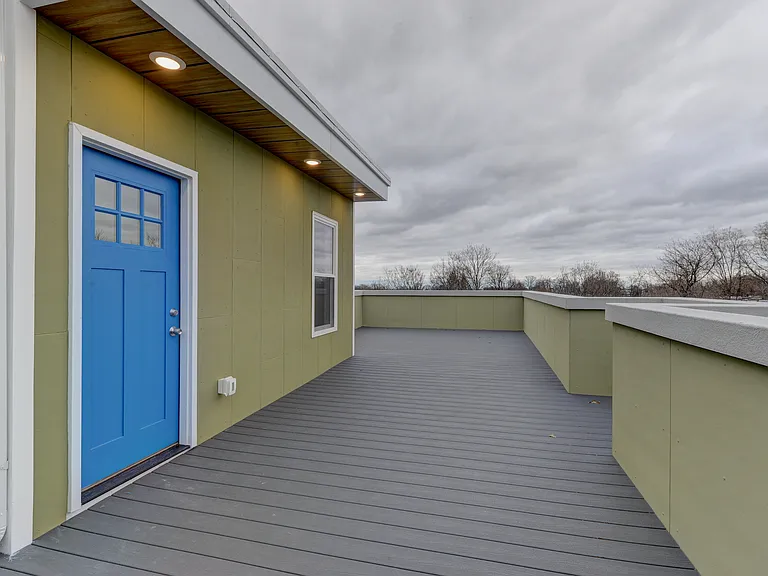 135 E Springer St — Photo 13