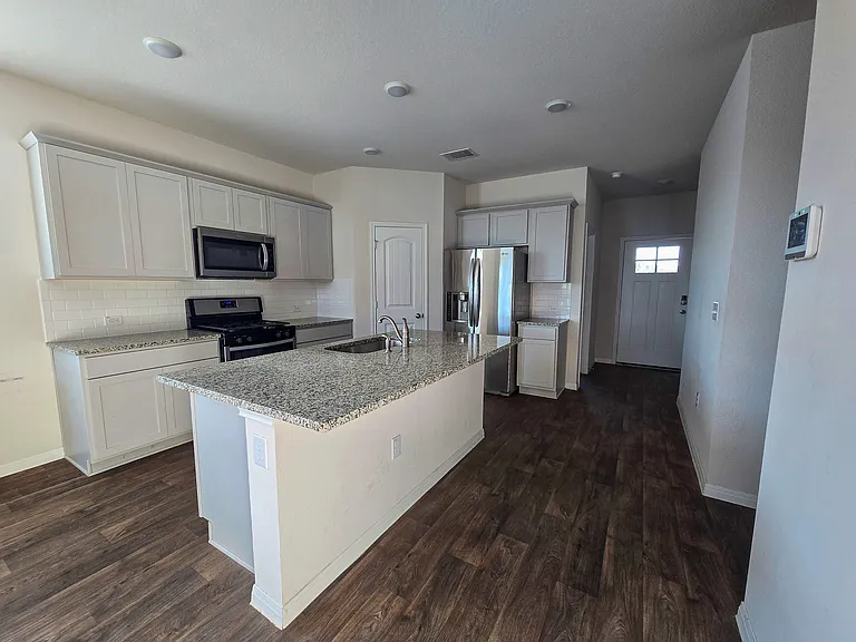 109 Brody Ln — Photo 4