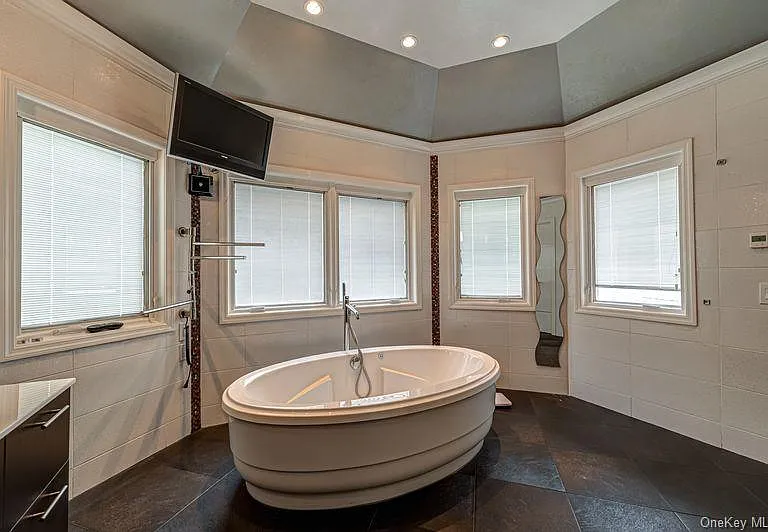 37 Crescent Cove Cir — Photo 22