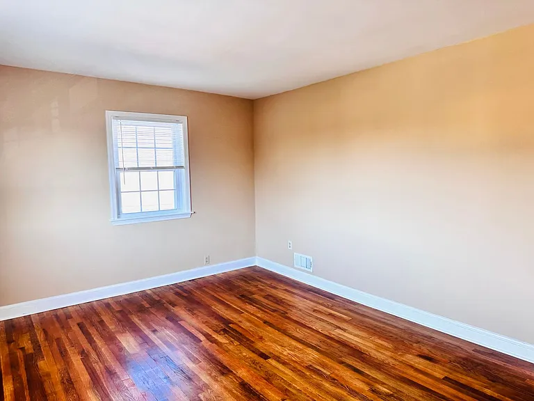 8805 Plymouth St — Photo 11