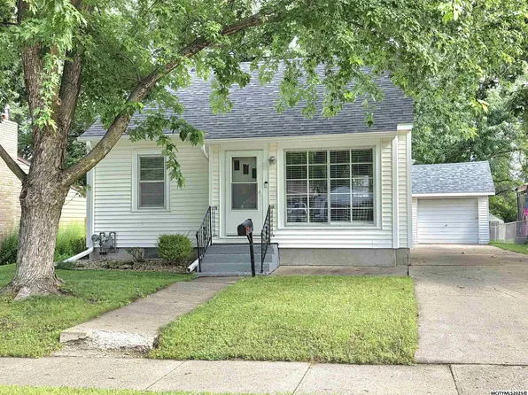 334 10th St NE, Mason City, IA 50401