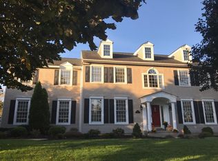 2045 Farmview Dr, Newtown, PA 18940
