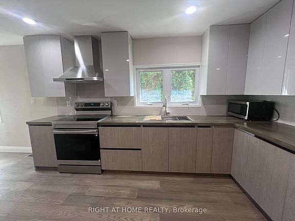 3rd image of 379 The Queensway