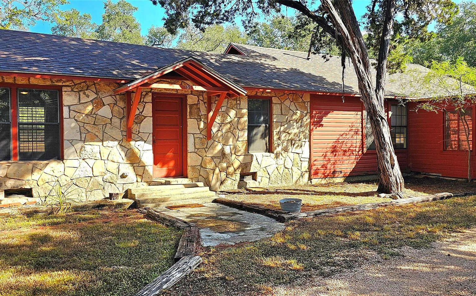 2 bed, 1.0 bath, 1069 sqft, $1,650 — Photo 1