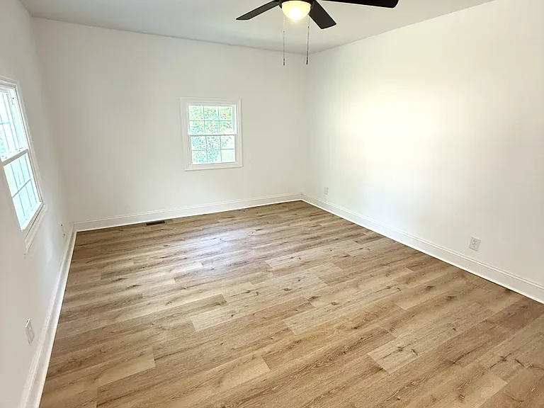 1413 Bonner Ave — Photo 2