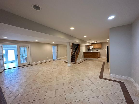 4th image of 9206 Hambletonian Pl