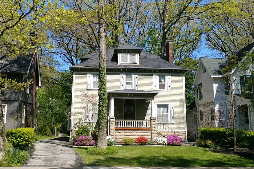 1833 Wilton Rd photo 1