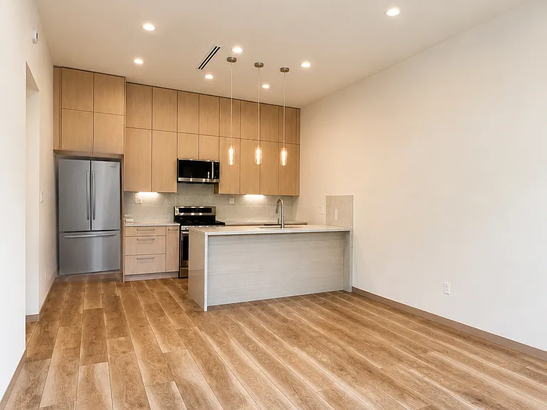 10074 Sunland Blvd — Photo 3