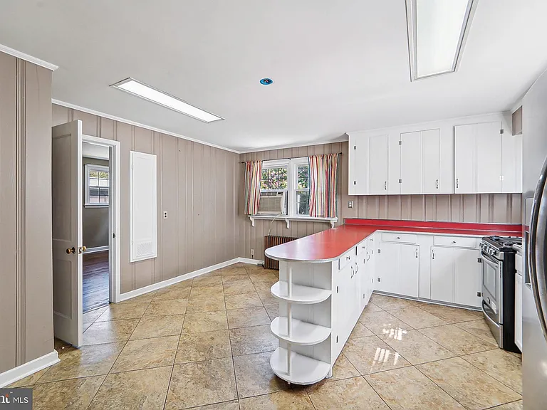 204 Glenmore Ave — Photo 9