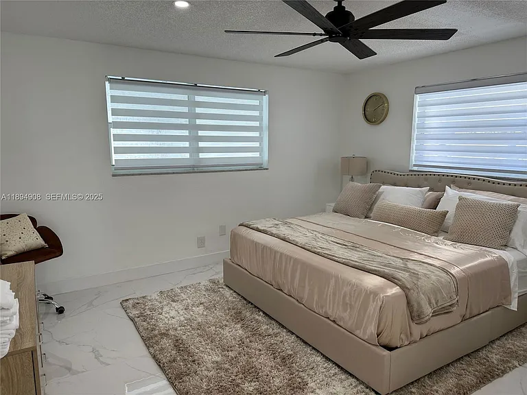 4531 SW 42nd Ter — Photo 9