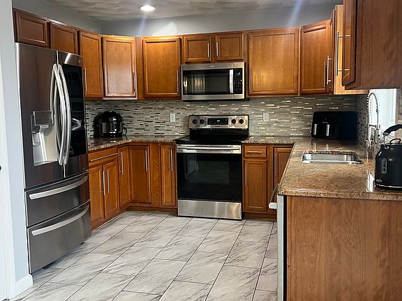 4th image of 70 Fieldside Dr