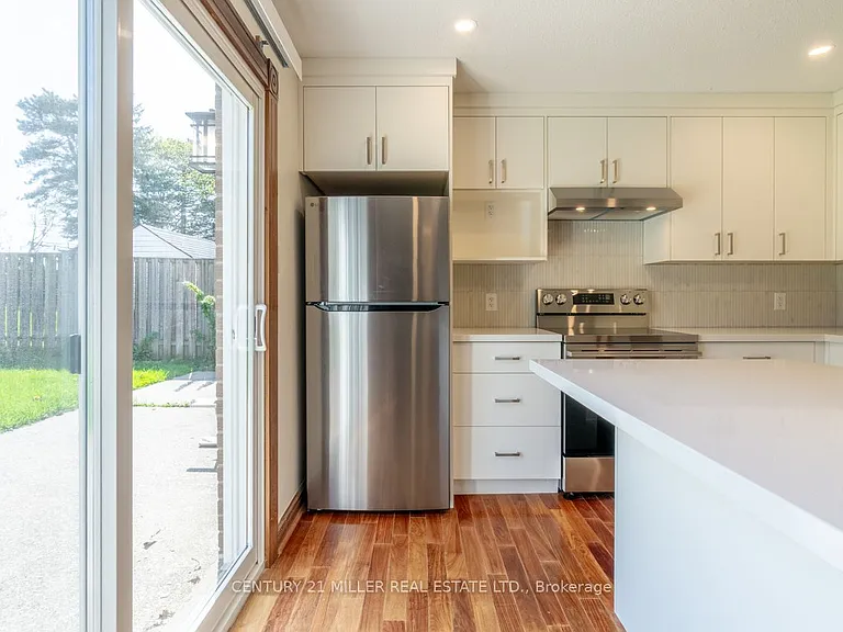 477 Valleyview Cres #B — Photo 6