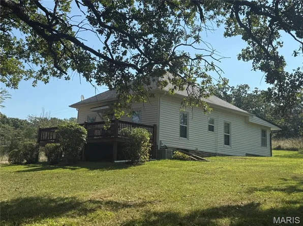 2731 Highway Ee, Iberia, MO 65486